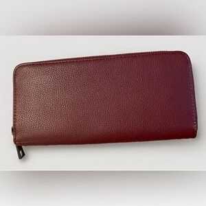 Women’s Burgundy Zipper Around Wallet Clutch Gun Metal Color Hardware Preowned